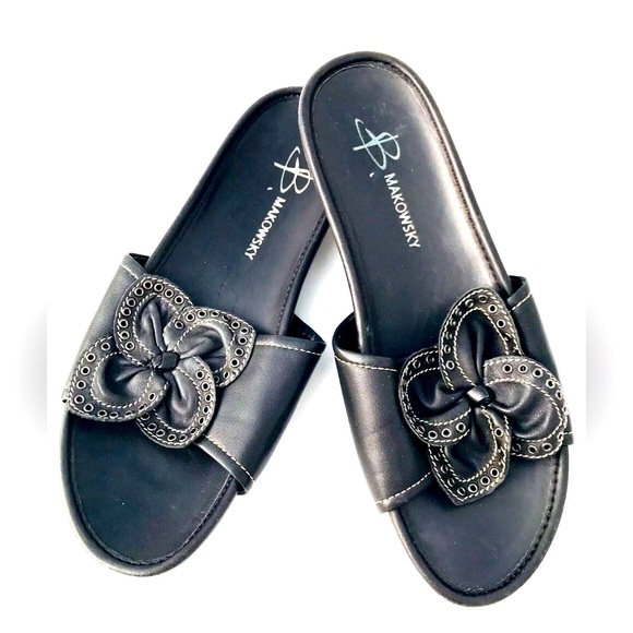 B MAKOWSKY Black Leather Womens Slip On Sandals size 9W Floral Design - Picture 2 of 7